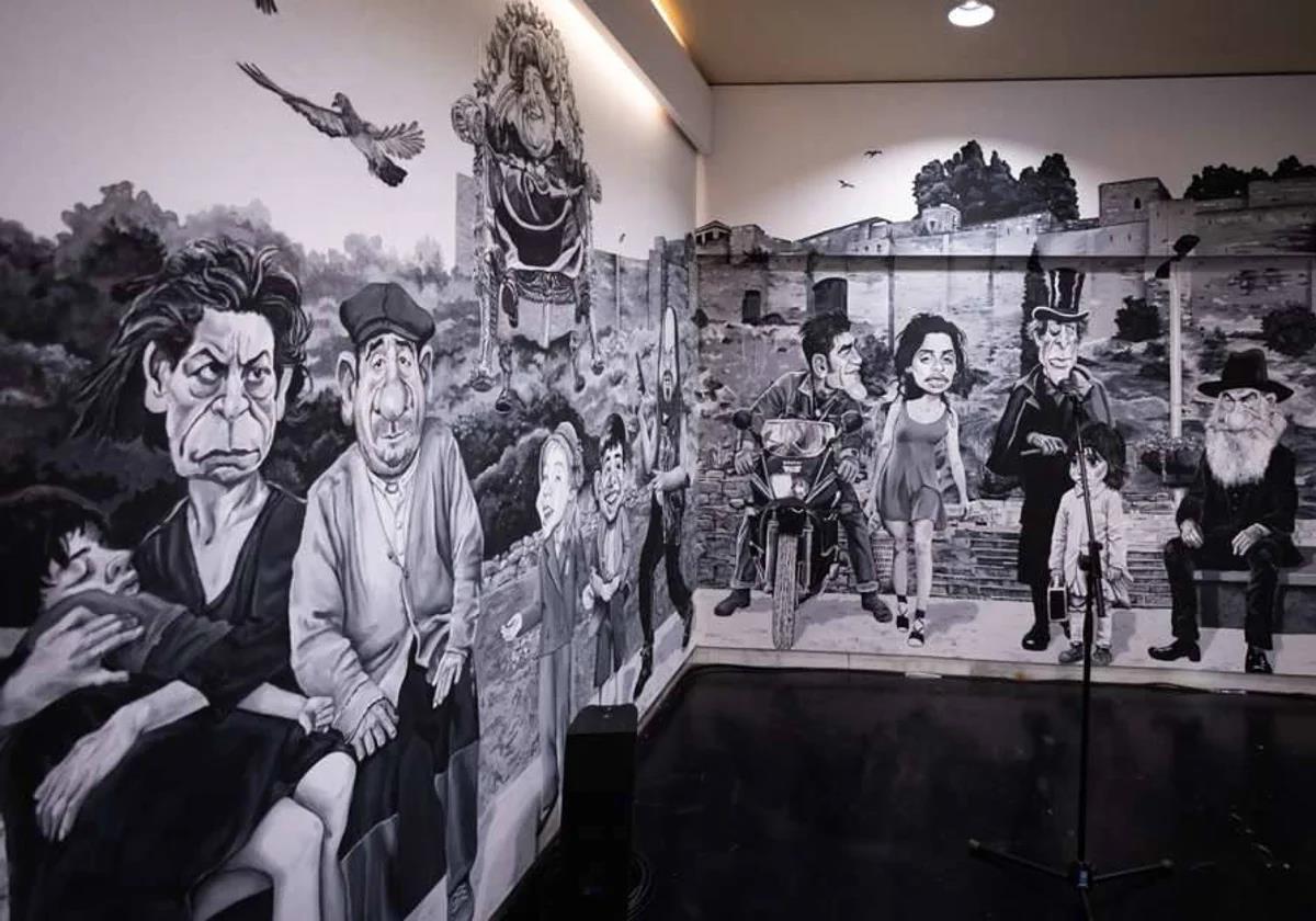 Imagen secundaria 1 - Malaga artist completes huge mural at city cinema, a journey through the history of Spanish film in 35 movies