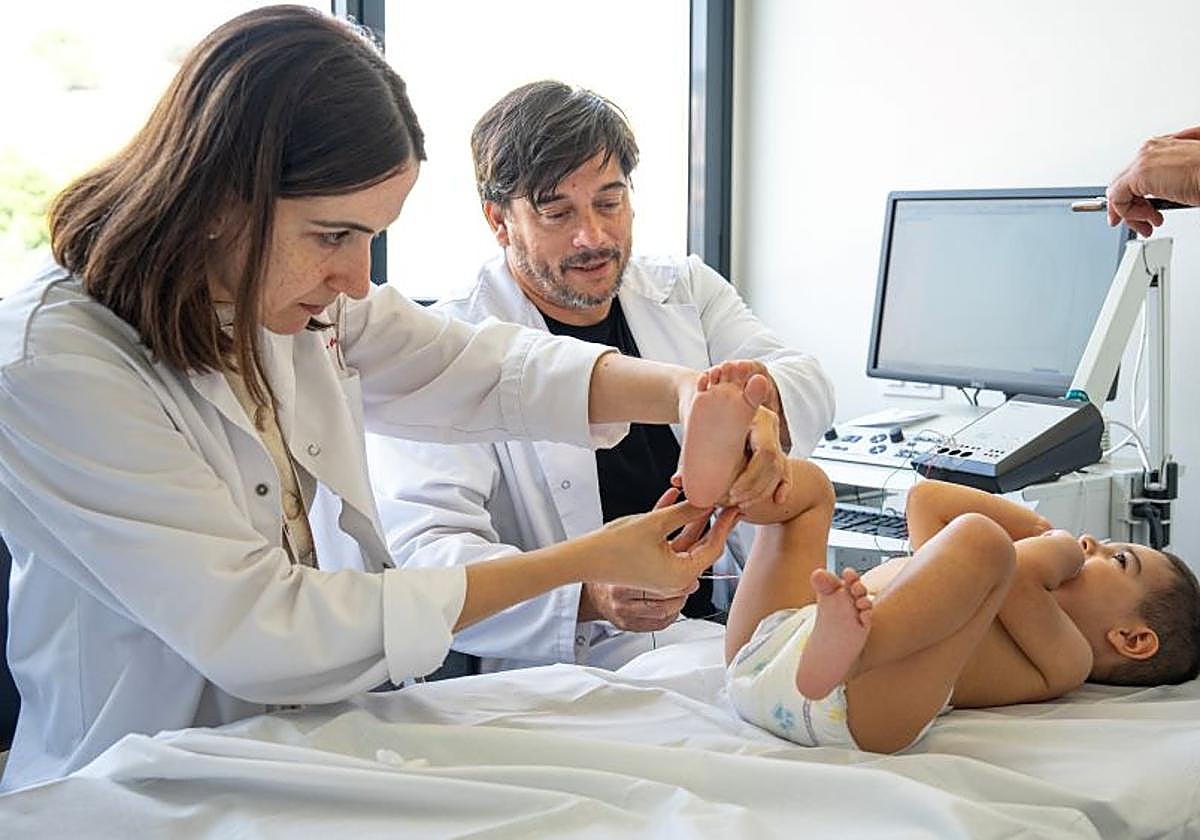 Little Dani, during a check-up at the Hospital San Juan de Dios in Barcelona.