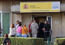 Several people at the entrance of a public service employment office.