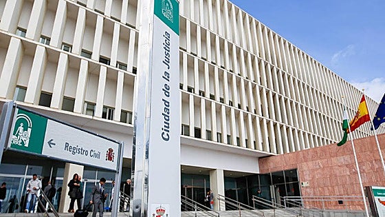 Man convicted in Malaga province after admitting to sexually abusing minor with 66% disability avoids prison