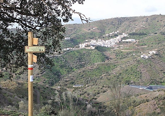 In the third stage, after passing through El Borge, Almáchar and Vallejos, you arrive at Moclinejo.