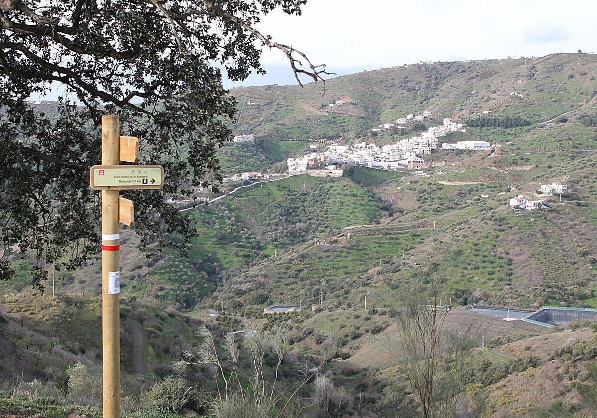 In the third stage, after passing through El Borge, Almáchar and Vallejos, you arrive at Moclinejo.