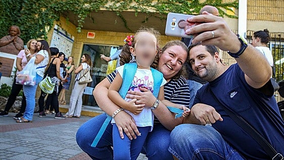 Spain to regulate what photos, videos and data of children can be shared by parents on social media