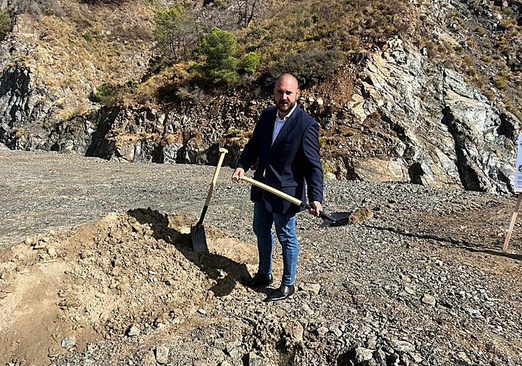 Javier Lazpita holds the shovel with which the first stone of Evolution Park was laid.