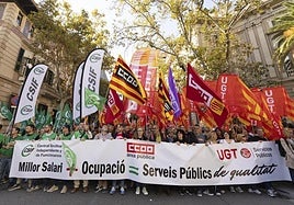 Demonstration in front of central government's regional HQ in Barcelona.