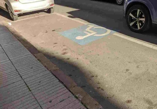 The parking space reserved for disabled people, the origin of the argument that ended with a fatal outcome.