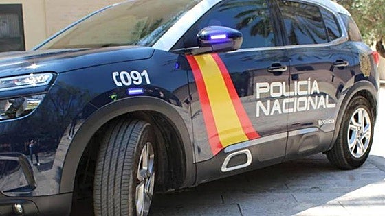 Seven people arrested in Alicante and Malaga after police bust international tobacco and 'laughing gas' smuggling ring