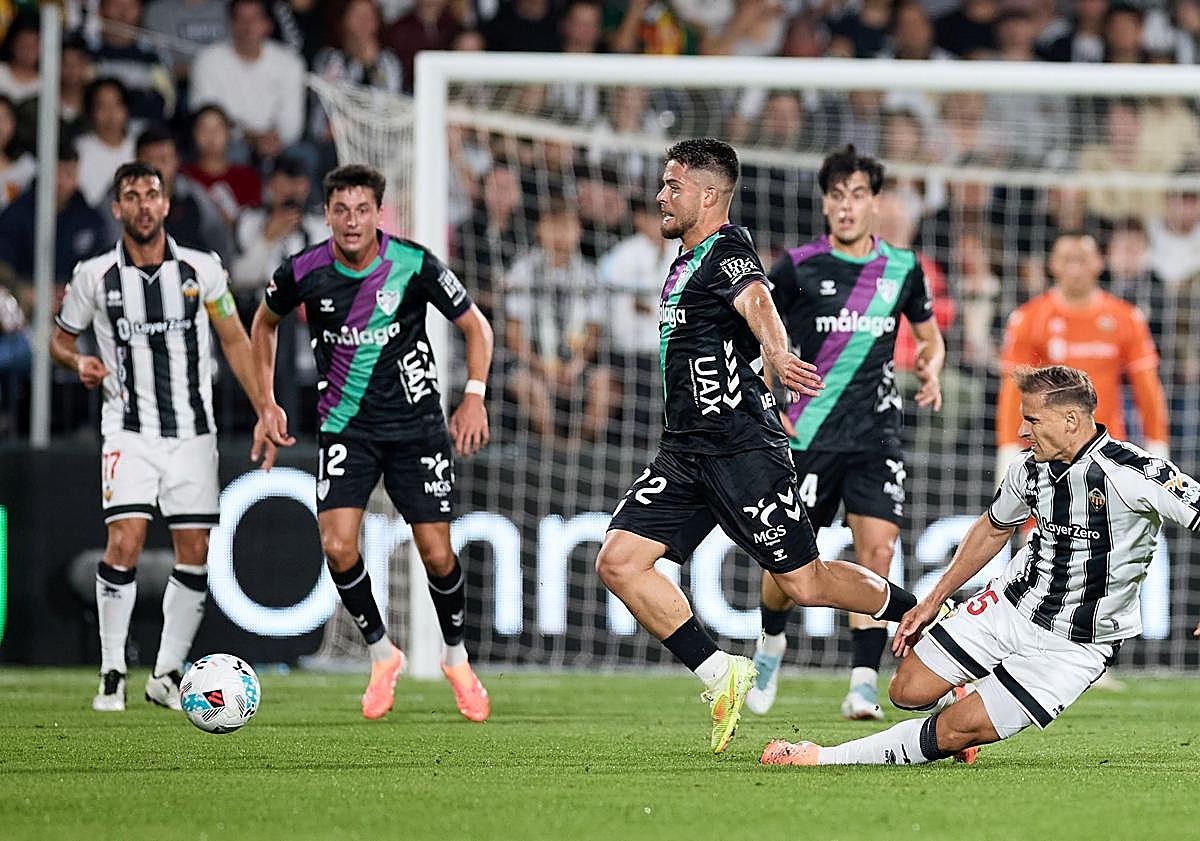 Imagen principal - Stoppage-time heartbreak as Malaga CF are stunned by incredible late comeback