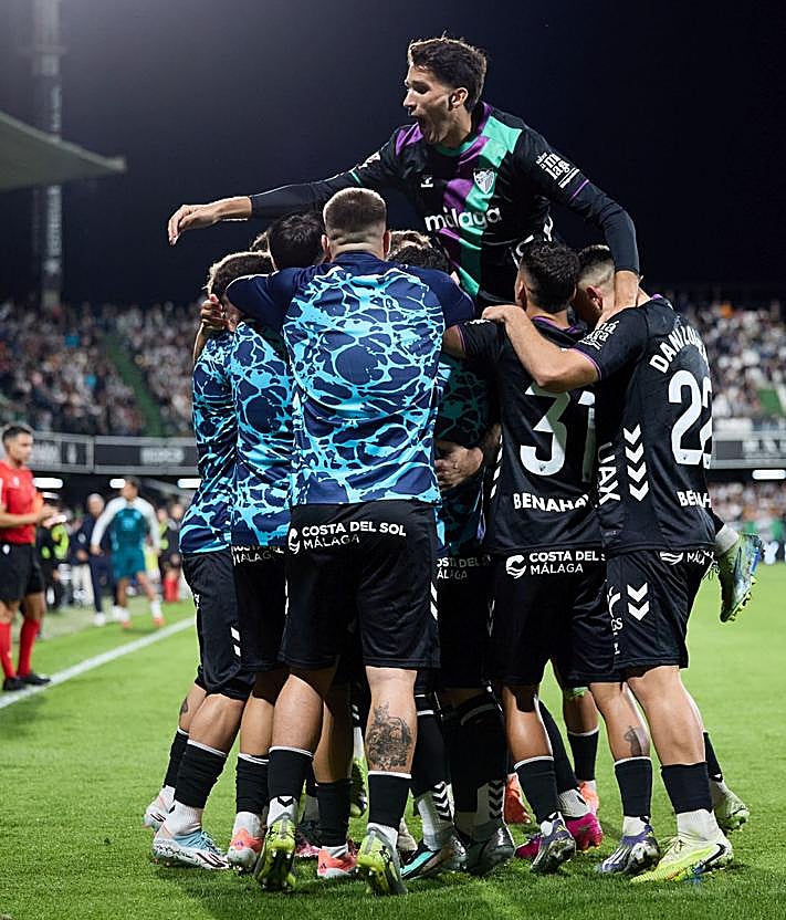 Imagen secundaria 2 - Stoppage-time heartbreak as Malaga CF are stunned by incredible late comeback