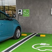 What is 'ICEing' and why can it result in a 200-euro fine in Spain?