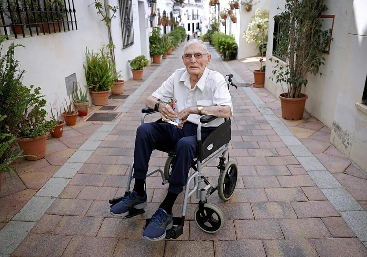 Betty in Benalmádena during his 100th birthday celebrations.