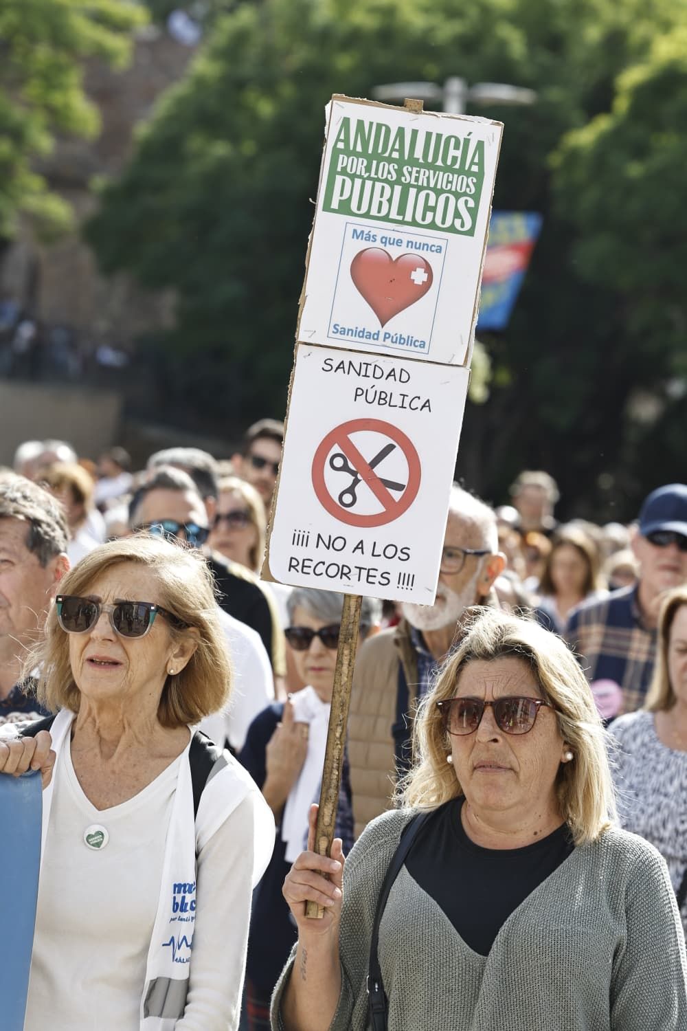 Thousands of people march through Malaga city centre in defence of public healthcare, in pictures