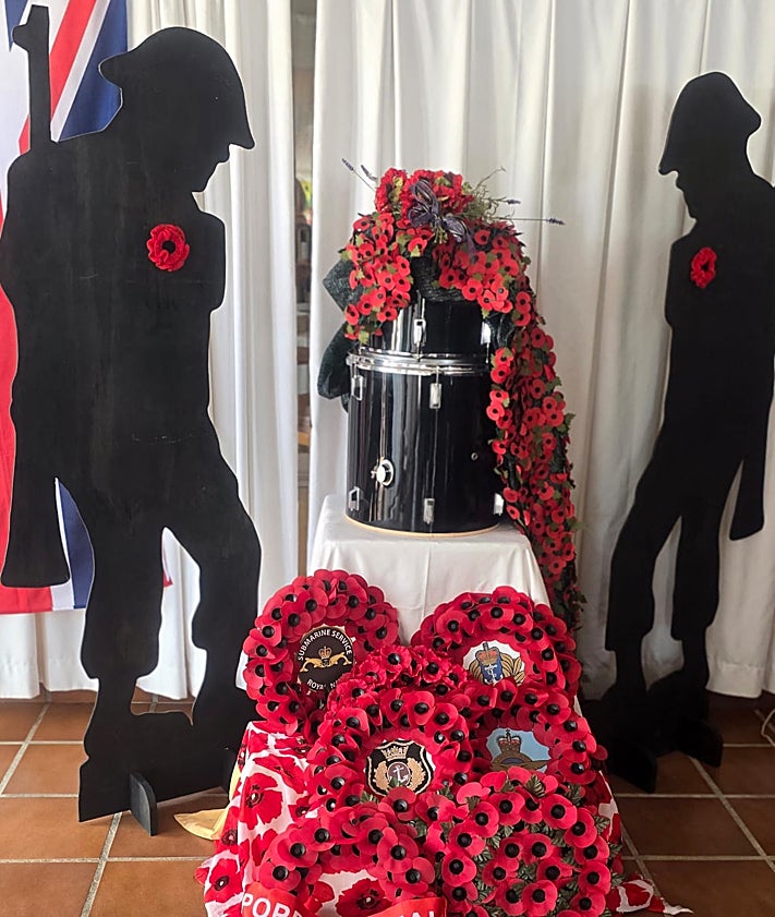 Imagen secundaria 2 - Photos taken at the Nerja RBL Poppy Ball and Remembrance service. 