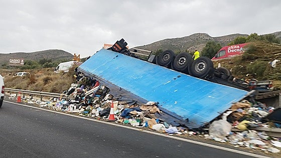 Overturned lorry on Costa del Sol motorway causes traffic chaos