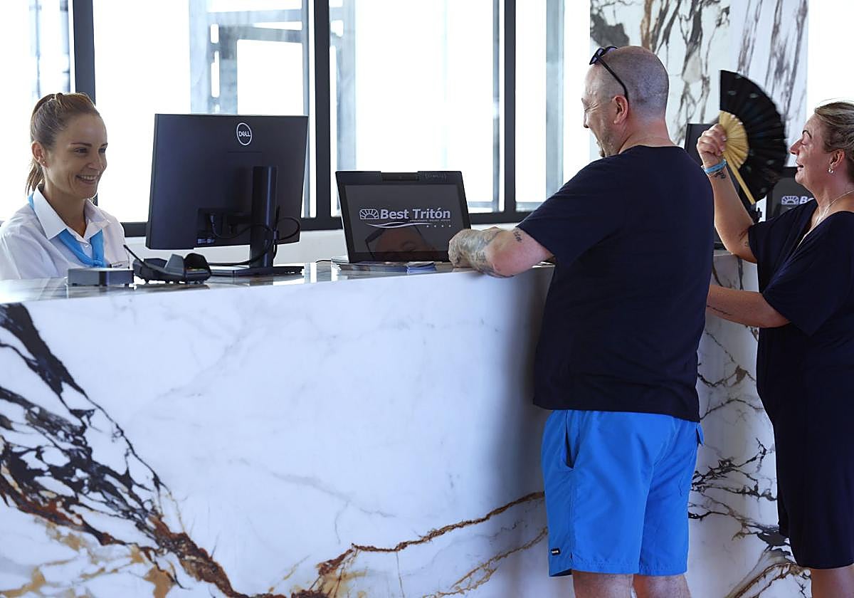 Reception at the emblematic Hotel Tritón on the Costa del Sol.