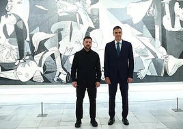 Volodymyr Zelensky and Pedro Sánchez pose in front of Picasso's Guernica at the Reina Sofía Museum.