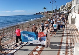 Walkers on the route in Benalmádena.