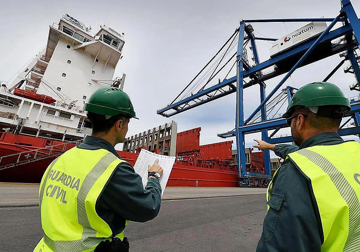 File image of Guardia Civil officers at Bilbao port.