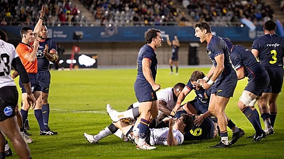 Spain's rugby stars thrill Malaga crowd but Fiji steal it late