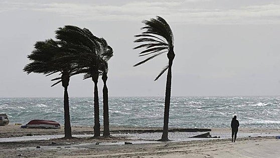 New weather front will bring rain and warnings for strong winds and rough seas to southern Spain
