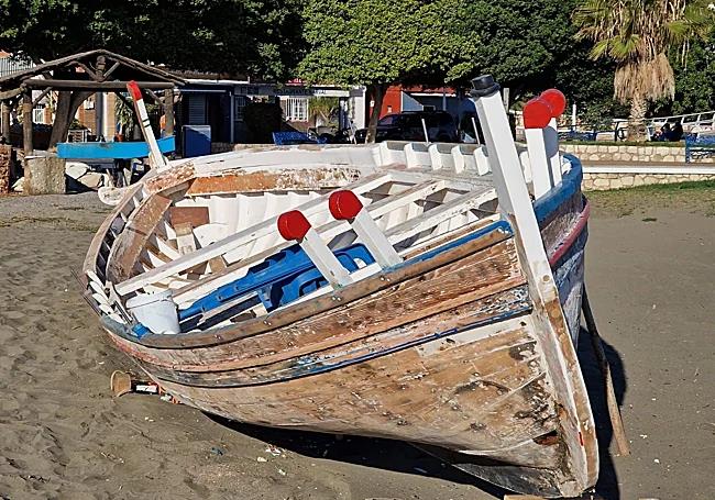 Condition of the boat at the beginning of its recovery.