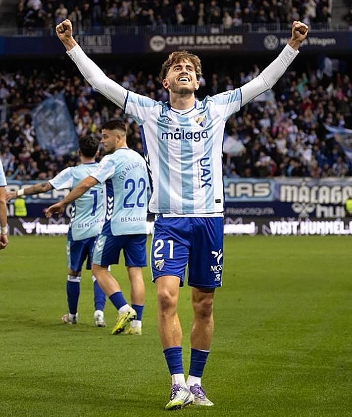 Imagen secundaria 2 - Einar Galilea snatches last-gasp winner to seal perfect start for Malaga CF&#039;s new coach