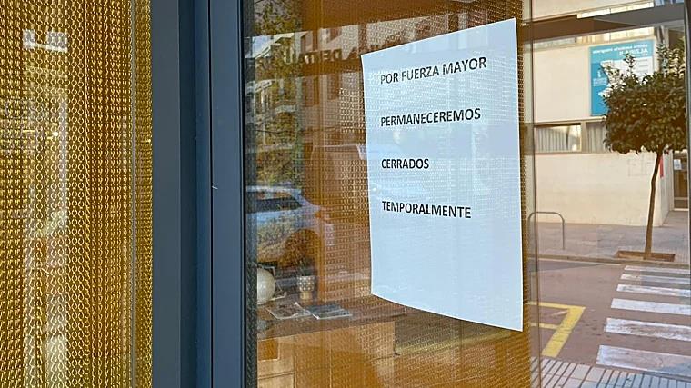 A sign at the entrance of the clinic indicates that they are closed "temporarily due to force majeure".