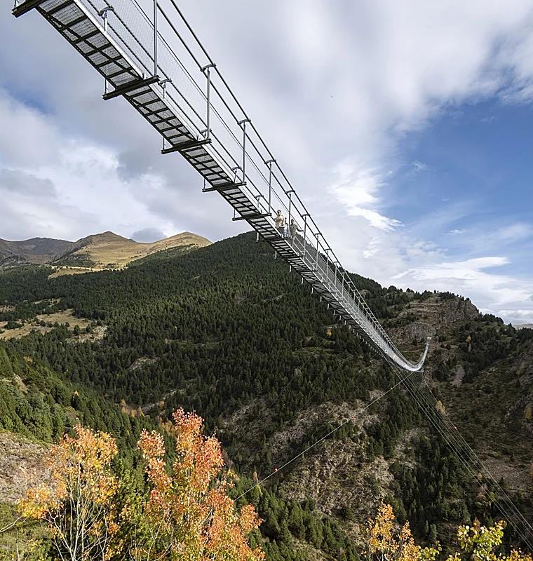 The Tibetan bridge in Canillo, suspended in the heart of nature.