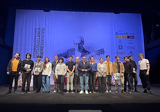 This year's entrants with mayor of Almuñécar-La Herradura, Juan José Ruiz Joya