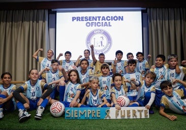 The new AVOI football club made up of children in treatment or recovery at Hospital Materno Infantil in Malaga.