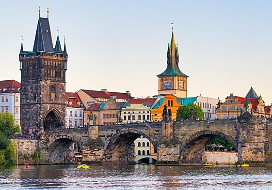 The historical Charles Bridge, over 500m long, connecting the Old Town and the Lesser Town.