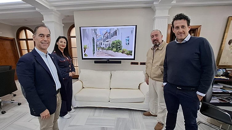 Town hall signs revitalisation agreement aimed at boosting trade in Benalmádena Pueblo
