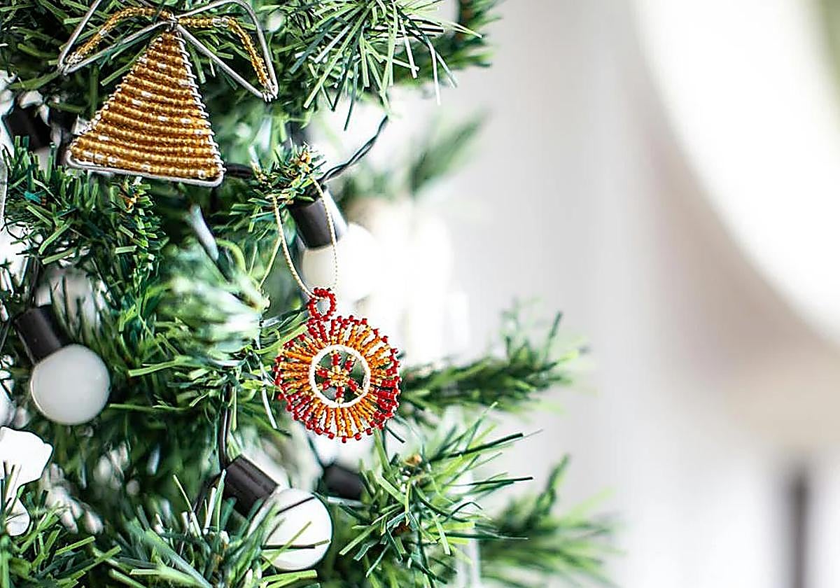 Christmas decorations on the balcony in Spain: when do you have to ask your neighbours for permission?