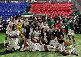 The Antequera squad celebrate their win at the Pepico Amat.