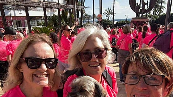 Sober Socials community group come together in Fuengirola for a pre-Christmas gathering