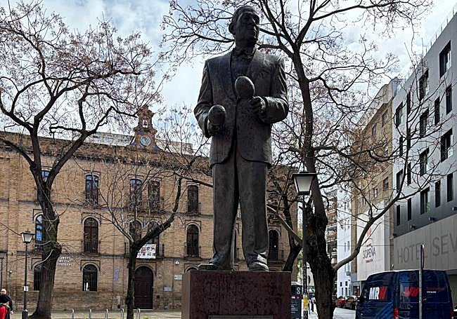 Bronze sculpture in Seville.