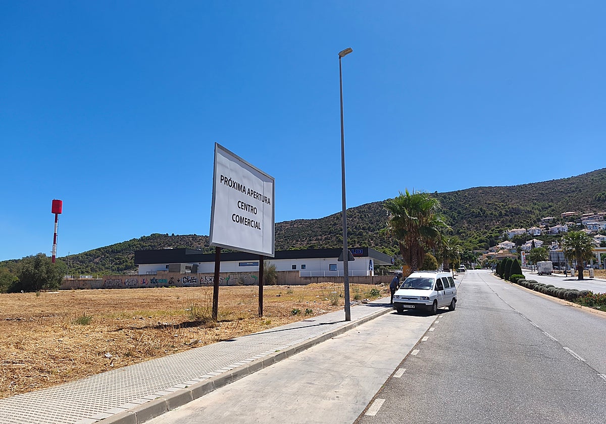 Plot on which the shopping centre will be located.