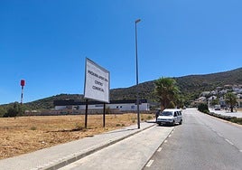 Plot on which the shopping centre will be located.