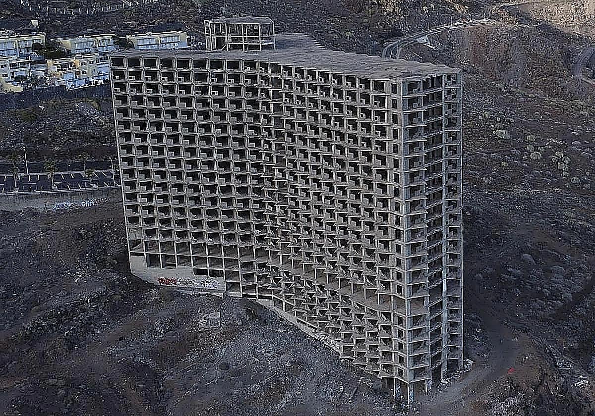 Archive image of the abandoned building in Añaza, Tenerife.