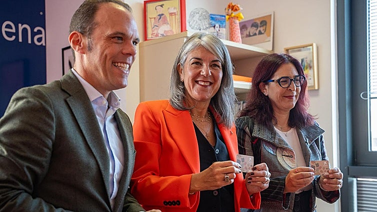 Benalmádena provides direct help to the needy with the distribution of 200 prepaid cards