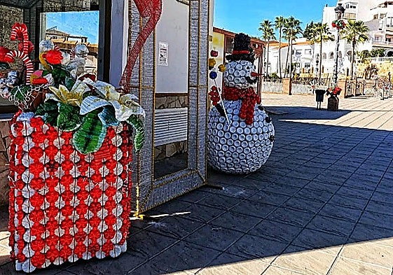 Recycled Christmas decorations in Canillas de Aceituno