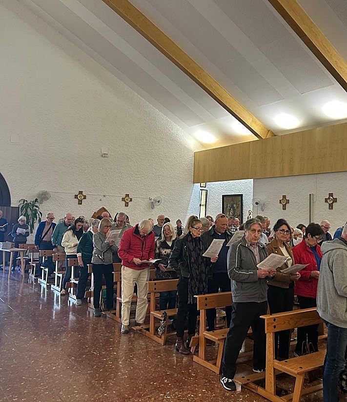 Imagen secundaria 2 - Nerja charity carol service raises more than 1,000 euros