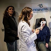 Children in Spain are now eligible for 100 euros towards glasses or contact lenses.
