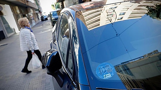 Free parking for electric cars in Malaga's blue zones is over: now drivers will pay like everyone else