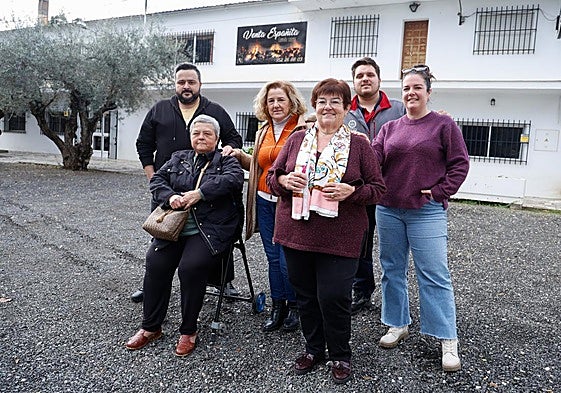 The España family in front of the closed establishment.