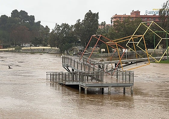 River park, near the mouth of the river Fuengirola, flooded.