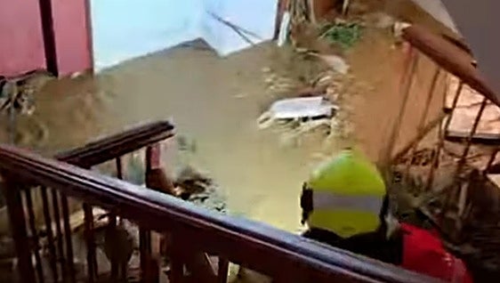 12 families evacuated in Málaga province after torrential rains flood buildings in Monda