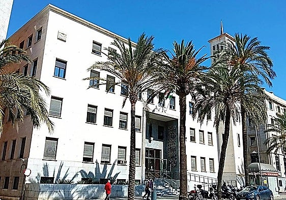 Sentenced to nine months in prison for leaving her two-year-old son alone in the car for 40 minutes in Almeria