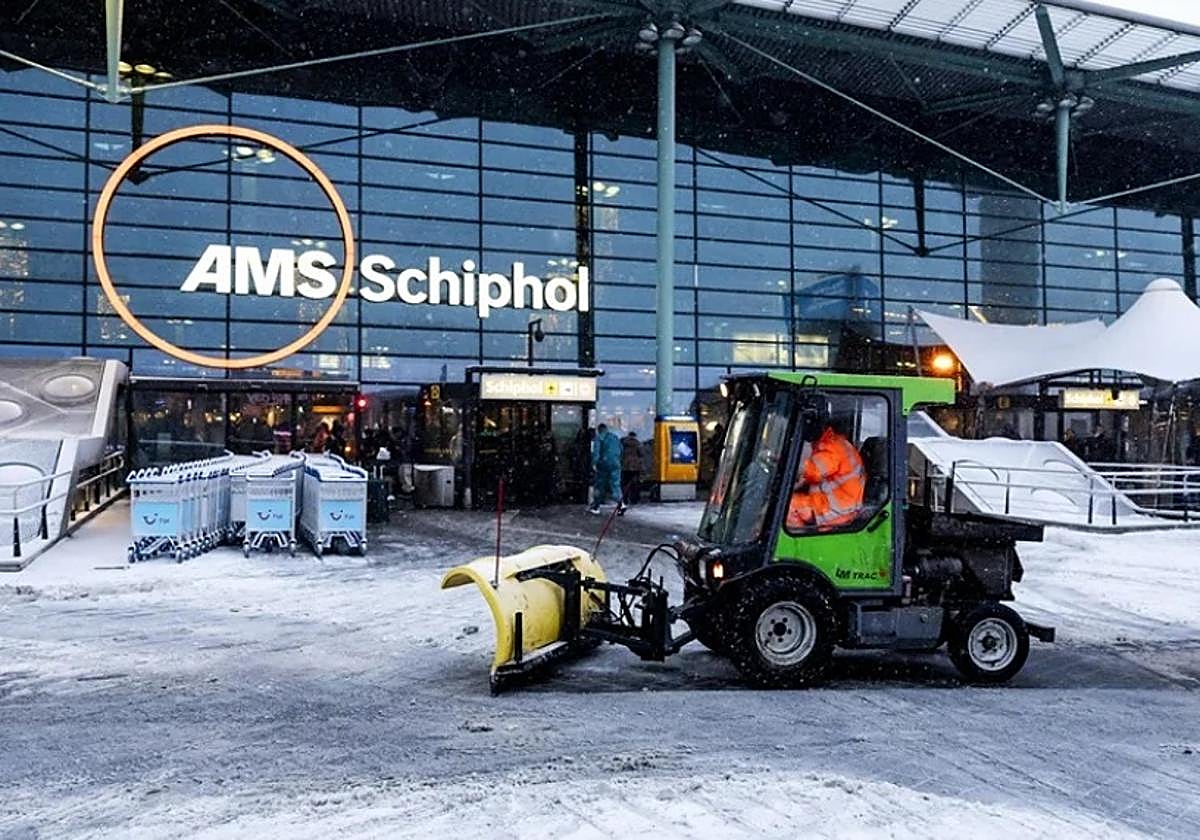 Flights between Amsterdam and Granada cancelled due to snow