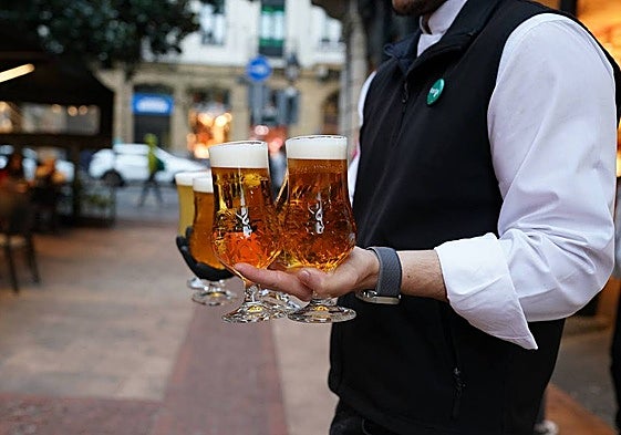 Benalmádena hotel waiter sacked for consuming beer while on duty